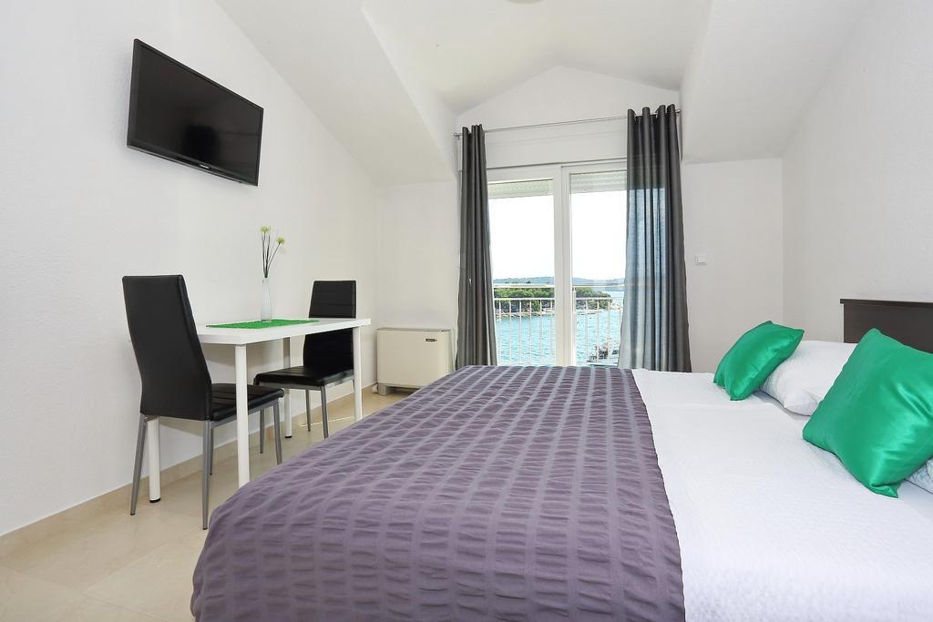 Apartments Dado Trogir Room photo