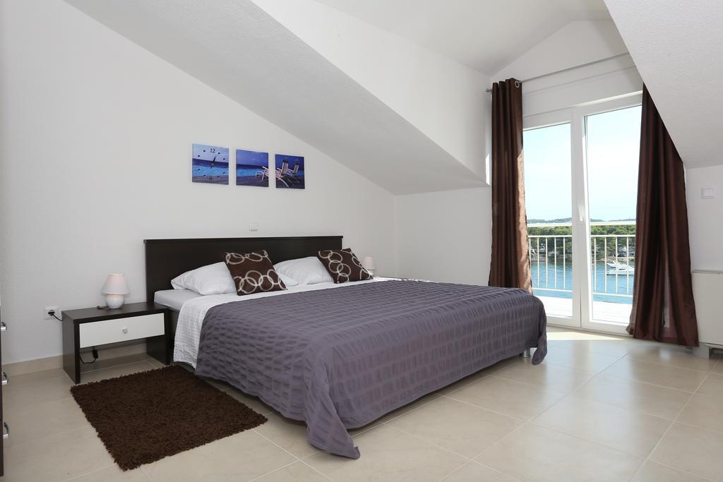 Apartments Dado Trogir Room photo